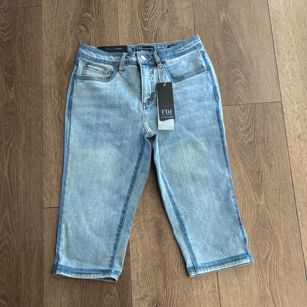 NWT French Dressing Jeans Olivia Capri Denim, Light Blue